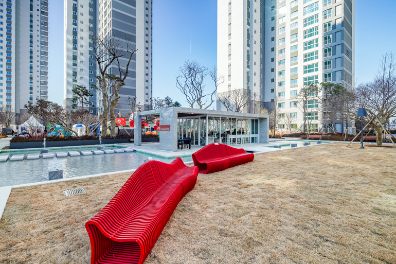 Korea’s First Free-Form Bench Applying 3D Printed Composite Materials (Hill State Lake Songdo-2)